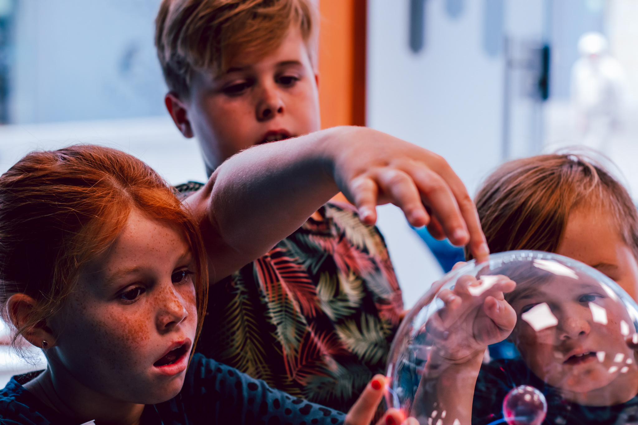 children with plasma ball 2